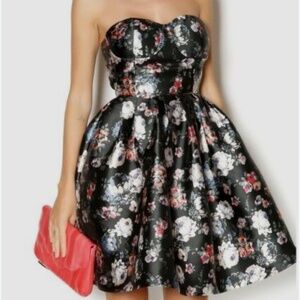 Gracia Women’s sweetheart strapless party dress